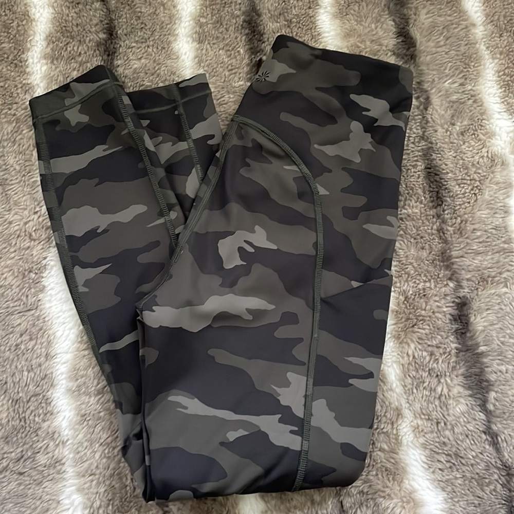 Athleta Ultimate Camo 7/8 Tight - Picture 8 of 8